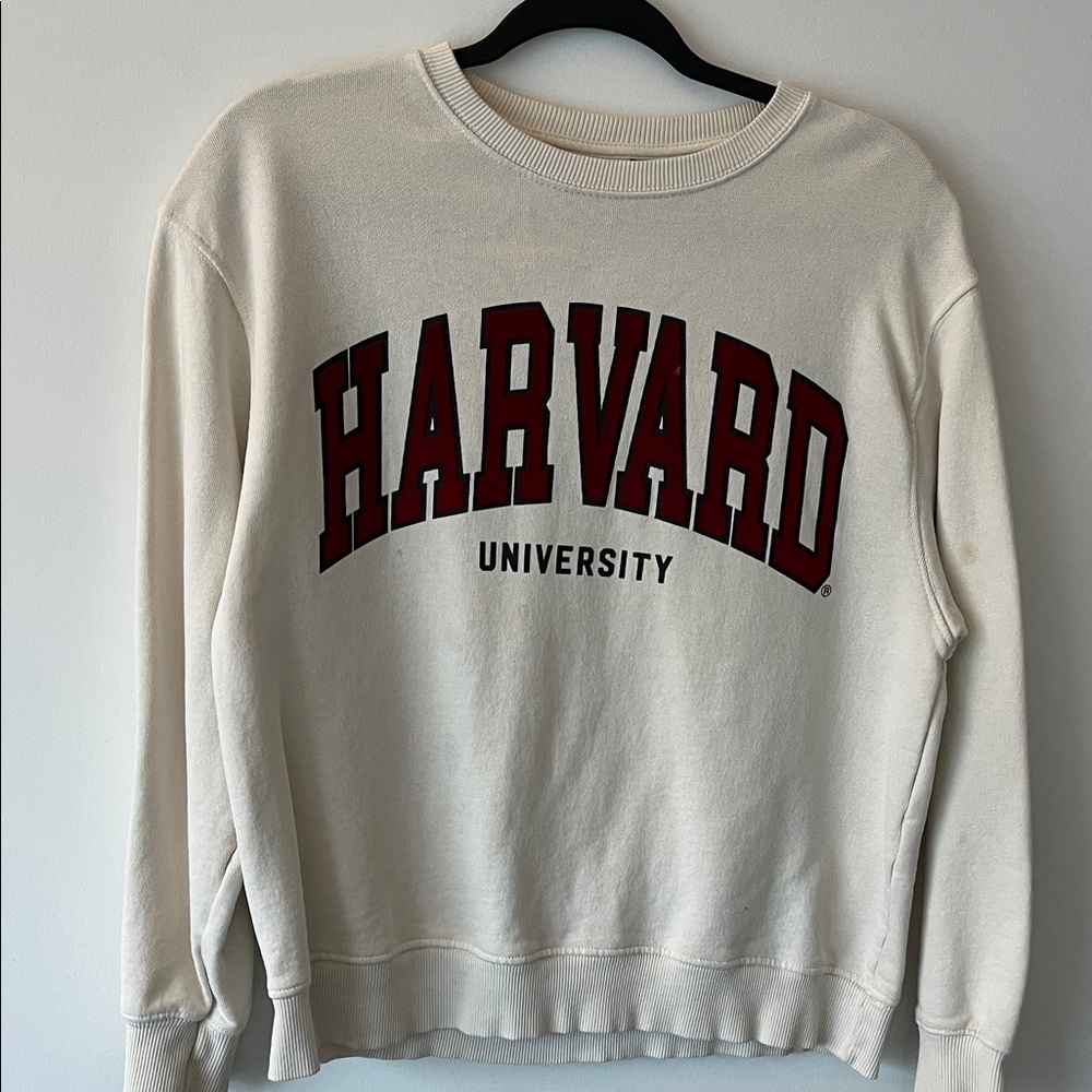Zara Cream Harvard University Logo Sweatshirt.
Size: Girls 13-14
In gentle used.